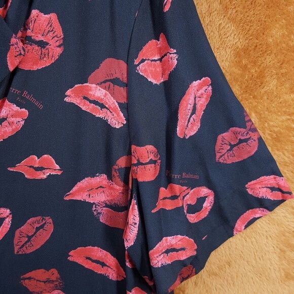 BALMAIN Shirt Mens Size 48 Black Button Up Short Sleeve Kiss All Over Logo $990 - Picture 6 of 12